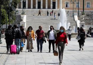 Κοροναϊός: «Είναι ακόμα καλό σε εσωτερικούς χώρους να κρατάμε τις μάσκες» – Τι λένε οι ειδικοί για την άρση των μέτρων