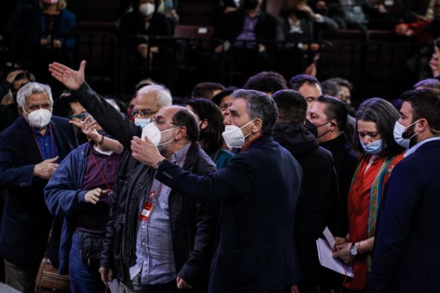 Σφαγή στο συνέδριο του ΣΥΡΙΖΑ: Η «Ομπρέλα» απείλησε με αποχώρηση από τις ψηφοφορίες για το καταστατικό - Παρέμβαση Τσίπρα