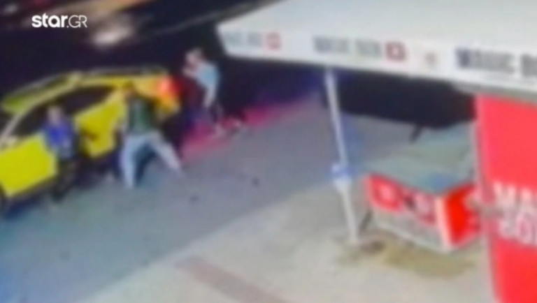 Γλυφάδα: Άγριος ξυλοδαρμός on camera οδηγού ταξί από νεαρό