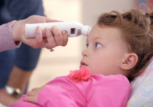 Ηπατίτιδα σε παιδιά: «Αυτό είναι το πρώτο σημάδι και φαίνεται στα μάτια»