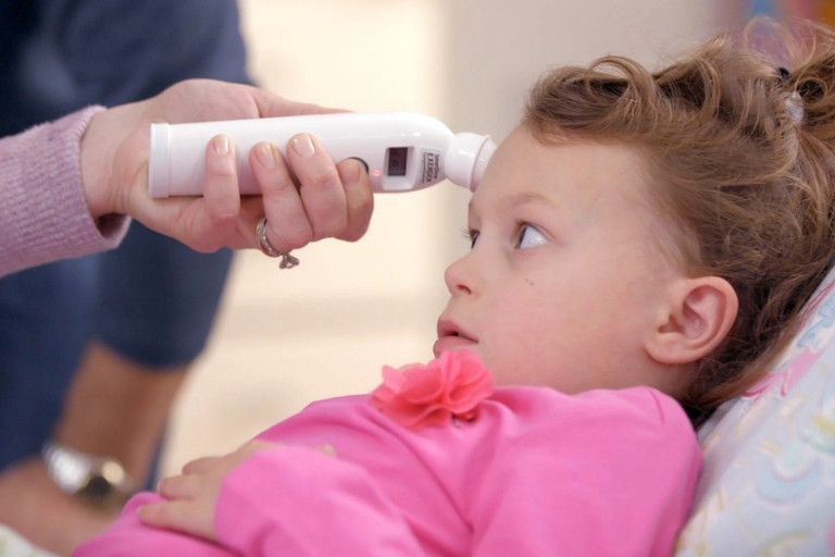 Ηπατίτιδα σε παιδιά: «Αυτό είναι το πρώτο σημάδι και φαίνεται στα μάτια»