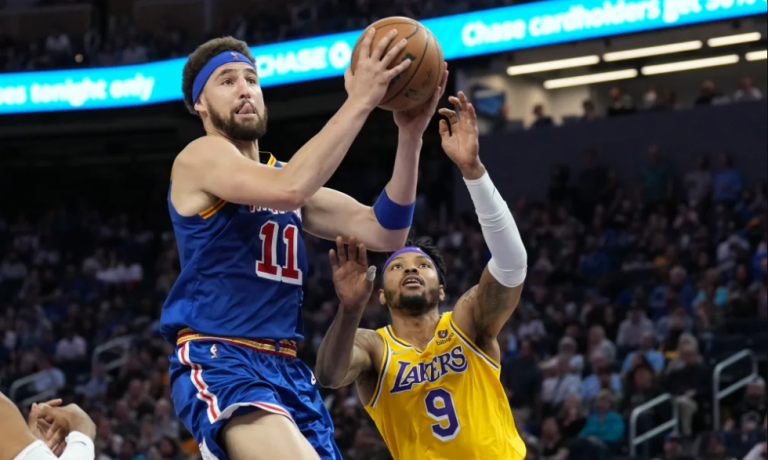 Οι Γουόριορς «πάτησαν» τους Λέικερς με φοβερό Τόμπσον, νίκη των Ράπτορς επί των Σίξερς