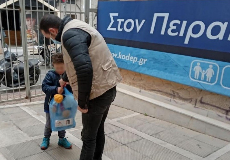Δήμος Πειραιά: Κανένα παιδί του Πειραιά χωρίς δώρο και λαμπάδα το Πάσχα