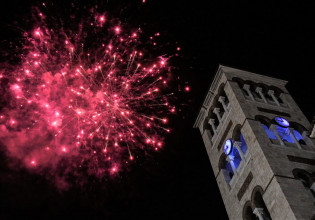 Με πυροτεχνήματα υποδέχεται την Ανάσταση ο Πειραιάς