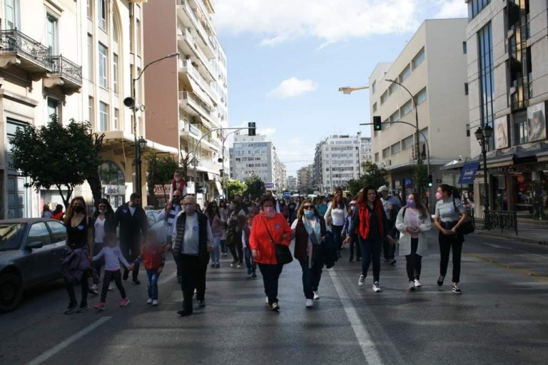Περίπατος αγάπης και συμπαράστασης στον Πειραιά για τη μικρή Καλλιόπη