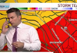 Απίστευτο βίντεο: Μετεωρολόγος τηλεφωνεί στα παιδιά του on air και τα προειδοποιεί για ανεμοστρόβιλο