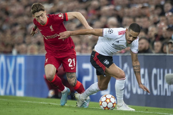 Champions League: Στην κορυφαία ενδεκάδα της εβδομάδας ο Κώστας Τσιμίκας