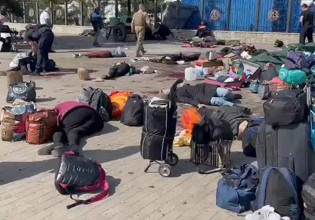 Πόλεμος στην Ουκρανία: «Αποτρόπαιη επίθεση» στον σταθμό του Κραματόρσκ, λέει ο Μακρόν