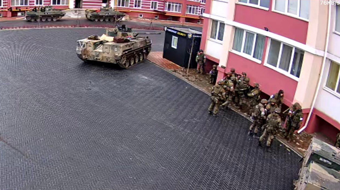 Ουκρανικές πηγές: Βρέθηκαν 11 πτώματα σε χώρο στάθμευσης στο Χοστομέλ του Κιέβου