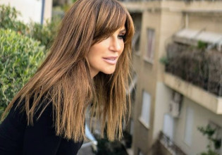 «Έκλαιγε όλο το εκκλησίασμα…» – Συντετριμμένη η Χατζηβασιλείου με κίνηση ιερέα