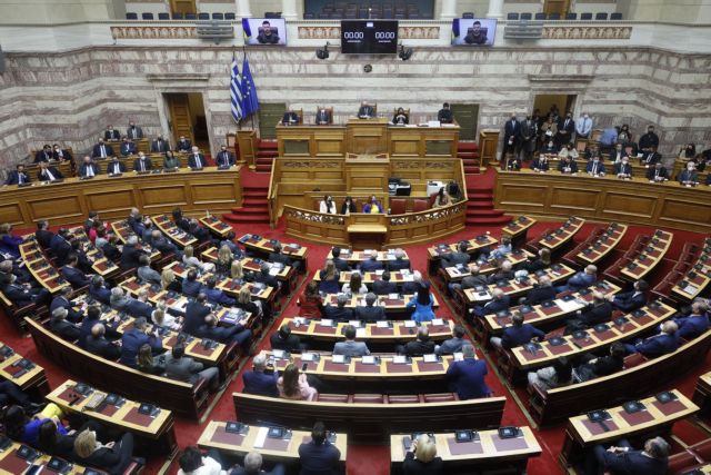 Στα ύψη η πολιτική κόντρα ΝΔ - ΣΥΡΙΖΑ με αφορμή το Τάγμα Αζόφ