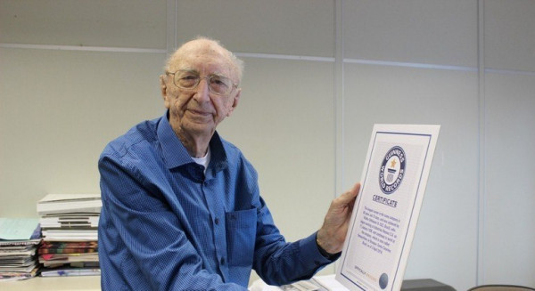 Αιωνόβιος υπάλληλος δουλεύει στην ίδια εταιρεία… 84 χρόνια – Κέρδισε Ρεκόρ Γκίνες