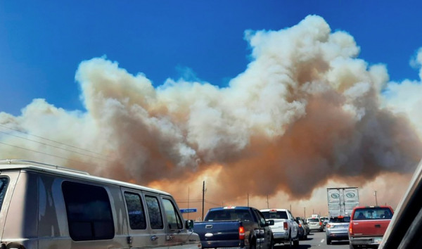 ΗΠΑ: Εκκενώνονται χωριά λόγω των ανεξέλεγκτων πυρκαγιών – «Πολλοί άνθρωποι έχασαν τα πάντα»