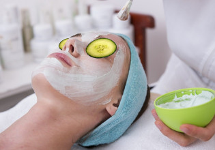 Καθαρισμός προσώπου: Πώς να τον κάνουμε σωστά