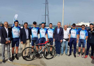 Γεύση από Ελλάδα με το μπλε της θάλασσας να «φωτίζει» την τελετή έναρξης του ΔΕΗ Ποδηλατικού Γύρου Ελλάδας