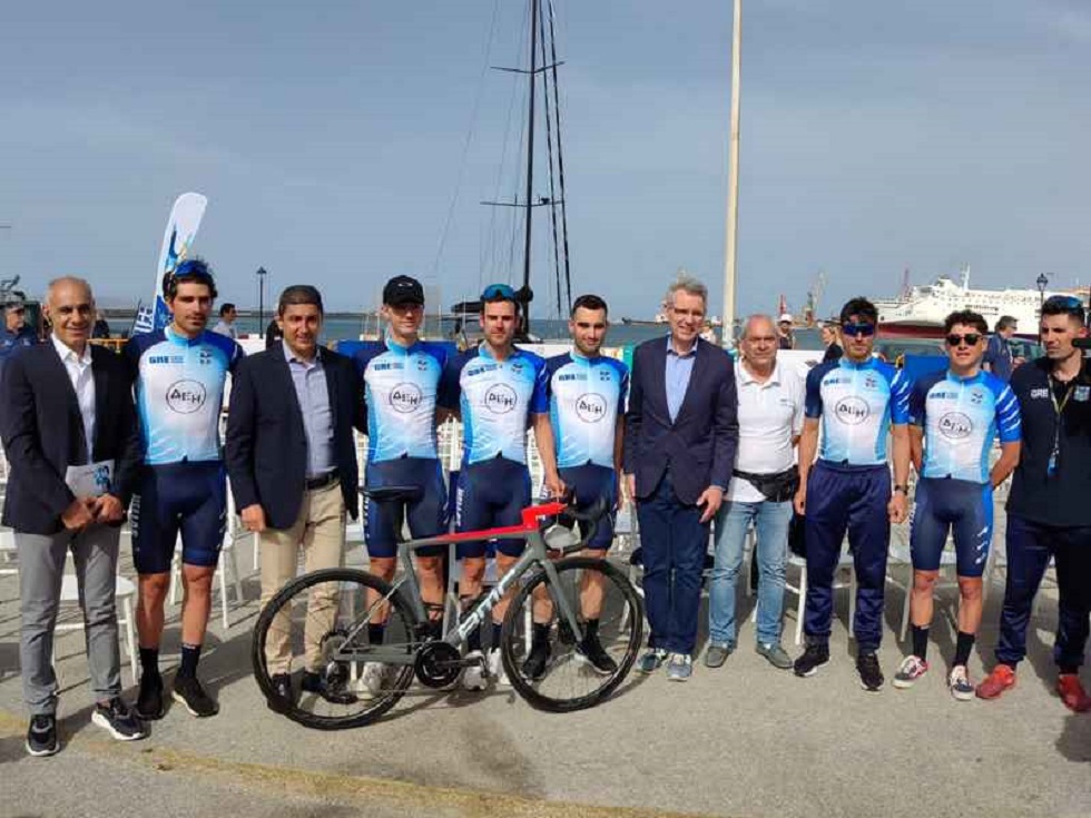 Assapora la Grecia con il blu del mare che “illumina” la cerimonia di apertura del PPC Cycling Tour of Greece