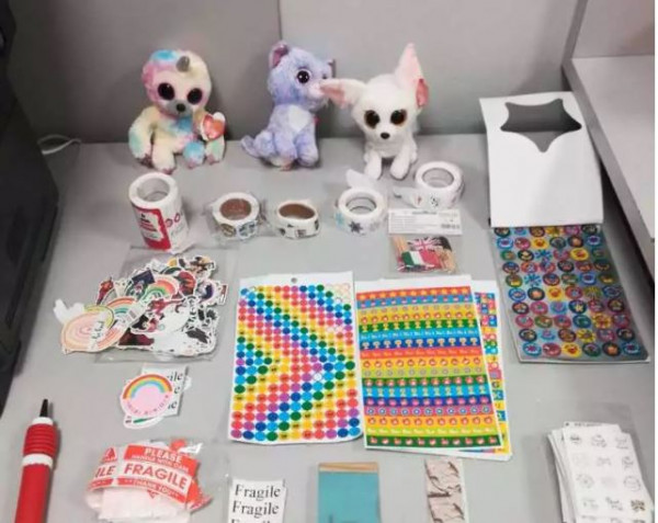 Θεσσαλονίκη: Έκρυβαν κοκαΐνη σε λούτρινα αρκουδάκια και τη διακινούσαν μέσω ΕΛΤΑ