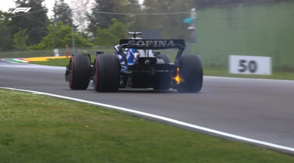 Formula 1: Φωτιά στην Williams του Άλμπον και κόκκινη σημαία