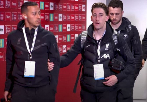 «Υποκλίθηκε» στον μαέστρο Τιάγκο ο Τσιμίκας