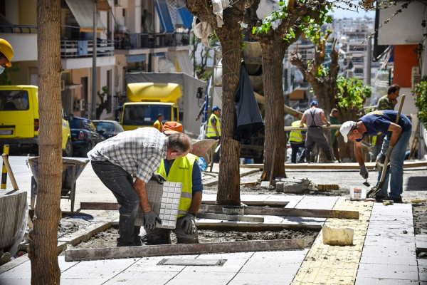 Δήμος Αθηναίων: Σε εξέλιξη η ανακατασκευή 410 πεζοδρομίων