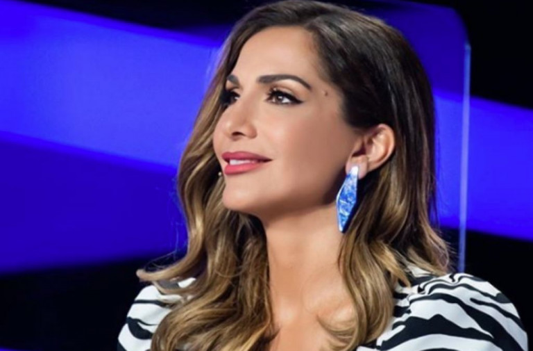 Δέσποινα Βανδή: Ποζάρει αγκαλιά με την αδερφή του Βασίλη Μπισμπίκη και λάμπει