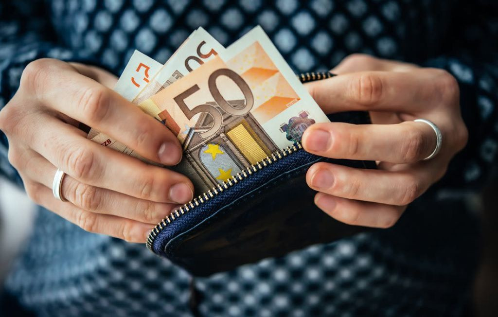 Κατάρρευση 17,1% των αμοιβών στο Δημόσιο την δεκαετία της κρίσης