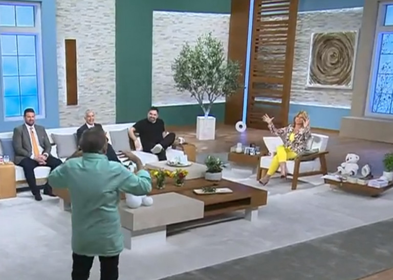 Ζήνα Κουτσελίνη: Απίστευτα πράγματα στην εκπομπή της – «Ντου» από τον Ανδρέα Μικρούτσικο