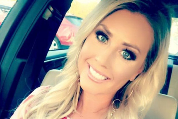 Tiktoker «έπιασε» τον φίλο της σε στριπτιτζάδικο και τον πλήρωσε με το ίδιο «νόμισμα»