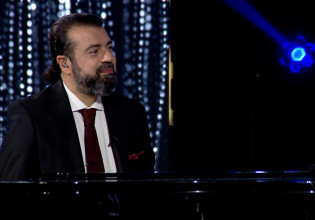 Σπίτι με το MEGA: Ο Κυριάκος Παπαδόπουλος μας κλείνει πρώτο τραπέζι πίστα με τις μεγαλύτερες λαϊκές επιτυχίες