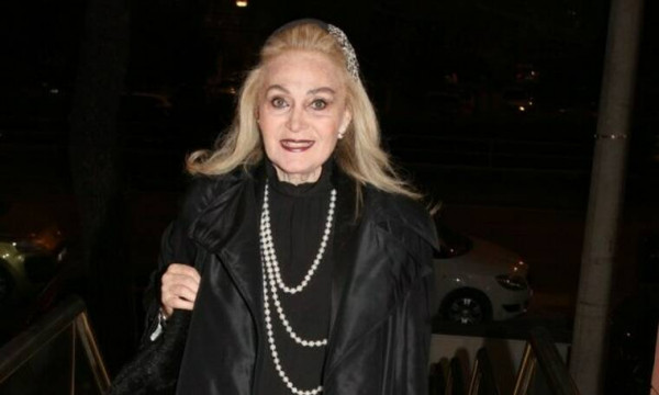 Νίνα Βλάχου: Το απίστευτο ποσό που πήρε για την πρώτη φωτογραφία του Ανδρέα Παπανδρέου με την Δήμητρα Λιάνη