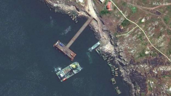 Ουκρανία: Δορυφορικές φωτογραφίες επιβεβαιώνουν ότι υπάρχει βυθισμένο πλοίο στο Φιδονήσι