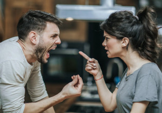 Τα ερωτικά σου πάνε… από το κακό στο χειρότερο; Τα ζώδια αποκαλύπτουν τι κάνεις λάθος