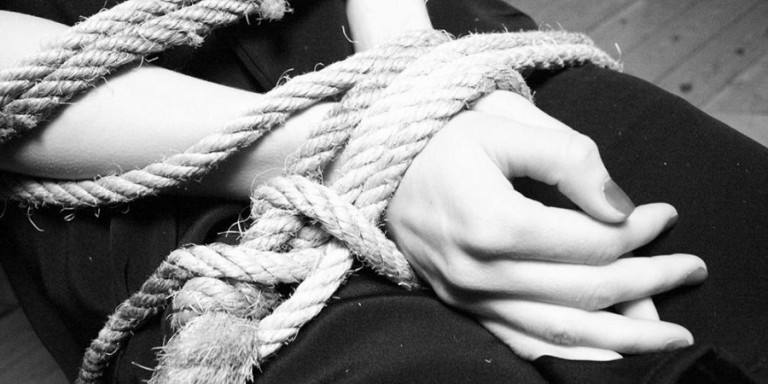 Κύπρος: Έδεσαν και έσυραν 34χρονη προσπαθώντας να την απαγάγουν – Συνελήφθη το θύμα και οι 4 δράστες