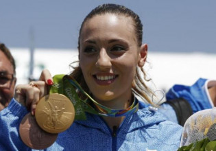 Αννα Κορακάκη: Εμμονικός «θαυμαστής» έβαλε φωτιά στο αυτοκίνητου του συντρόφου της