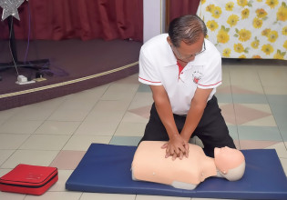 Ι Save Lives: Νέα εφαρμογή δίνει οδηγίες για ανάνηψη και καλεί το ΕΚΑΒ