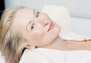 Η ντίβα Μέριλ Στριπ έχει βρει τη χρυσή τομή για να μένει φρέσκια στα 72