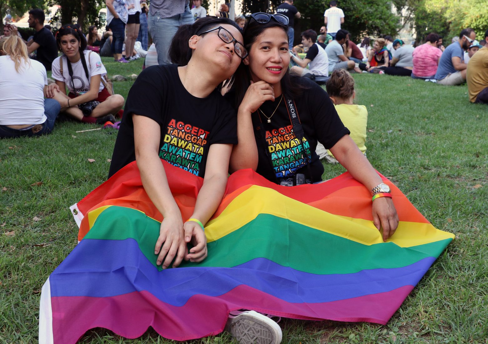 Βρετανία: Το 11% των νέων γυναικών αυτοπροσδιορίζονται ως λεσβίες ή bisexual