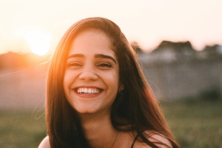 Υπάρχει αληθινή ευτυχία; Τέσσερις απλές συνήθειες που την φέρνουν πιο κοντά