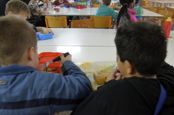 Θεσσαλονίκη: Εισαγγελική έρευνα για αλλοιωμένα τρόφιμα σε μαθητές σχολείων