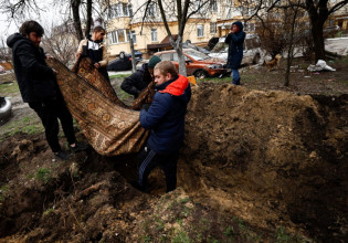 Ουκρανία: Ερωτικές επιστολές και ταυτότητες «δείχνουν» τις ρωσικές μονάδες που τρομοκράτησαν την Μπούκα
