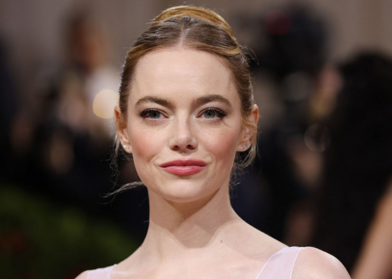 Έμμα Στόουν: Η αλλαγή ονόματος, τα βαμμένα κόκκινα μαλλιά και το τατουάζ για την μητέρα της