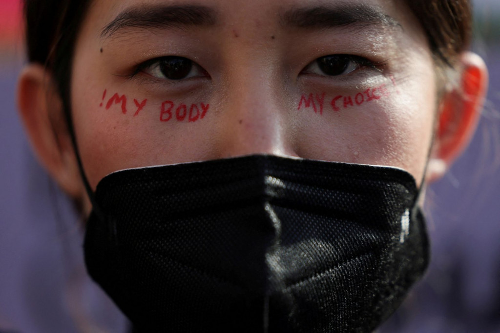 Αμβλώσεις: Σε ποιες χώρες είναι ακόμα παράνομη και πού επιτρέπεται