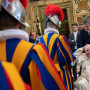 Πάπας Φραγκίσκος: Ζήτησε τεκίλα για να του περάσει ο πόνος στο γόνατο