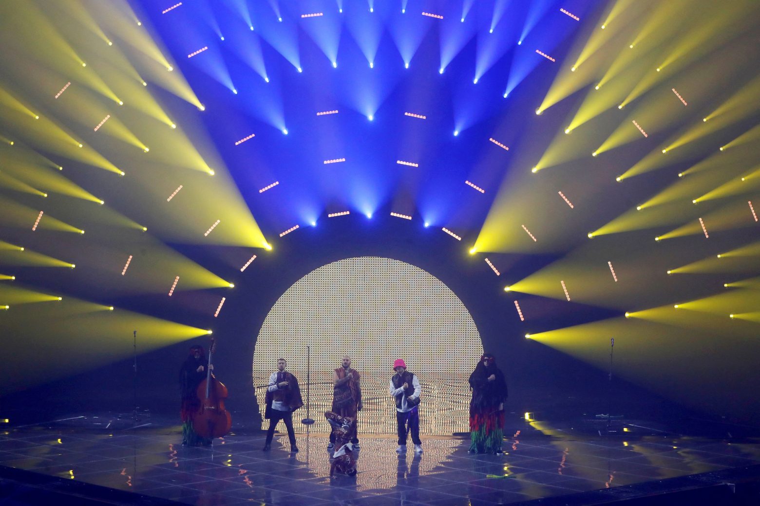 Eurovision 2022: Συγκλονιστικές στιγμές στην εμφάνιση της Ουκρανίας στον τελικό – «Βοηθήστε την Μαριούπολη»