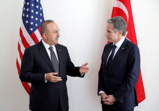 Τσαβούσογλου σε Μπλίνκεν: «Χάσατε την ισορροπία μεταξύ Τουρκίας και Ελλάδας»