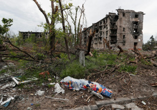 Πόλεμος στην Ουκρανία: Η ΕΕ πρέπει να βοηθήσει στη δίωξη του Πούτιν για εγκλήματα επιθετικότητας – Πώς θα γίνει αυτό
