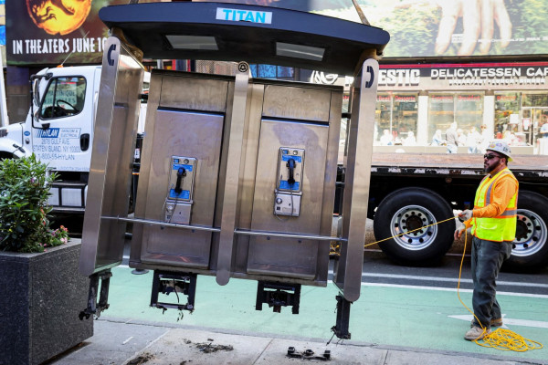 Νέα Υόρκη: Ξήλωσαν το τελευταίο καρτοτηλέφωνο τηλέφωνο από τους δρόμους