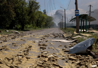 Πόλεμος στην Ουκρανία: Δυο σενάρια για την ειρήνη και πολλαπλά σχίσματα μεταξύ Ευρώπης και Αμερικής