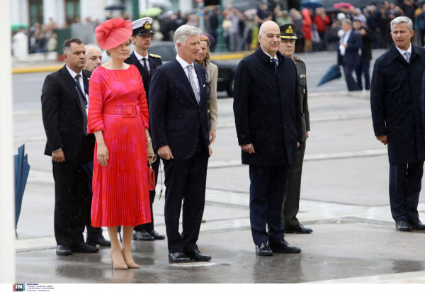 Βασιλιάς Φίλιππος του Βελγίου: Κατέθεσε στεφάνι στον Άγνωστο Στρατιώτη μαζί με τη σύζυγο του