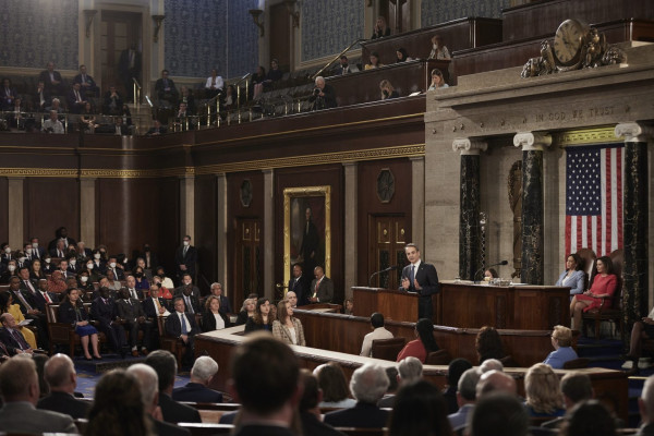 Χουριέτ: Κορυφαίος αρθρογράφος επαινεί το Μητσοτάκη για την ομιλία του στο Κογκρέσο των ΗΠΑ – Τα «καρφιά» για Ερντογάν